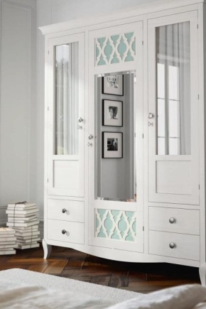  Weißer Schrank im Schlafzimmer