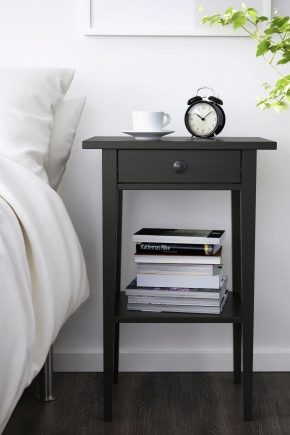  Betten mit Nachttischen