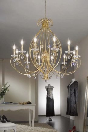  Brilliance and chic of Italian chandeliers