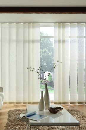  Comment laver les stores verticaux?