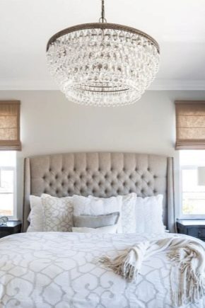  Kronleuchter im Inneren des Schlafzimmers