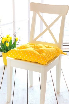  Cushions on the chair