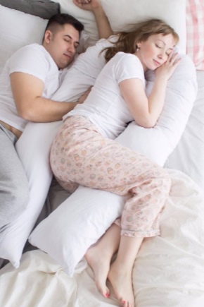  Étreignant oreillers