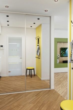  Spiegelschränke im Flur