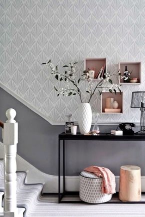  Gepolsterte Hocker im Flur