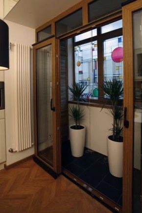  Sliding doors to the balcony