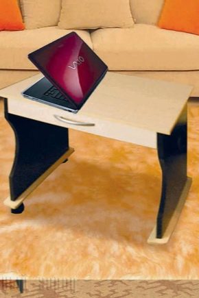  Laptoptische auf Rädern