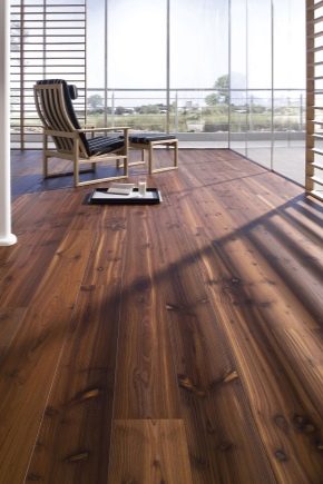  Parkettbrett aus Massivholz im Innenraum