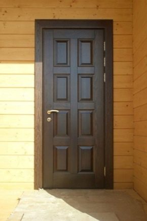  Installation of doors in a wooden house