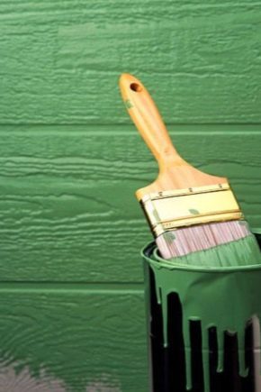 Fassadenfarbe aus Acryl: Vor- und Nachteile