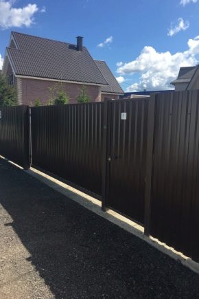  Gates made of corrugated board: options for some models and step-by-step assembly instructions