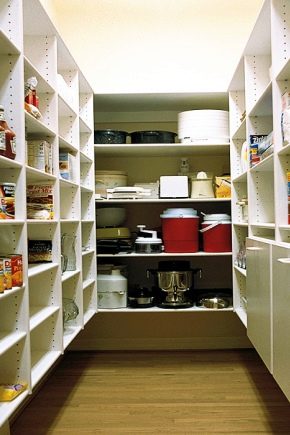  Choisir des étagères dans le garde-manger