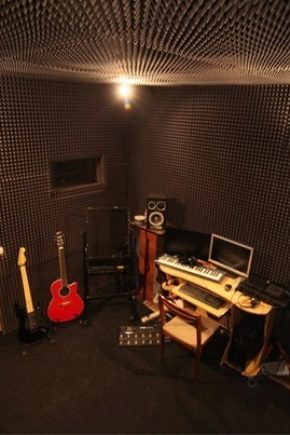  Caoutchouc mousse acoustique pour le plafond: les subtilités du choix