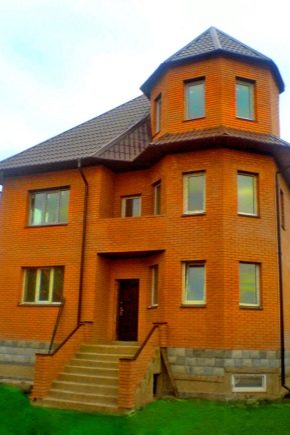  Schöne Designs von Backsteinhäusern mit Dachboden