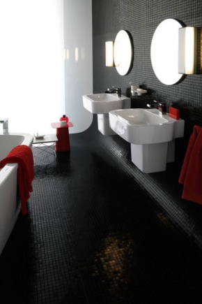  Schwarzes Mosaik im Innenraum