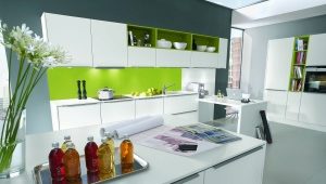  Cuisine avec étagères ouvertes