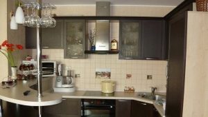  Petite cuisine avec un bar