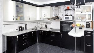  Petit coin cuisine avec un bar