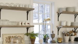  Des étagères dans la cuisine au lieu d'armoires à l'intérieur