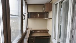  Cabinet sur le balcon