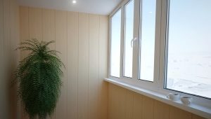  Finition du balcon avec des panneaux en plastique