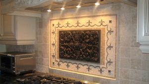  Platte von Fliesen in der Küche