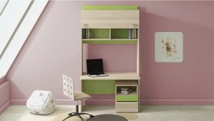  Bureau avec une superstructure pour l'étudiant