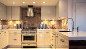  Rétro-éclairage pour le tablier dans la cuisine