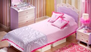  Cover auf einem Kinderbett