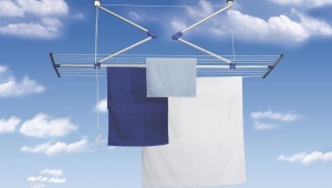  Sécheur de plafond sur le balcon pour le linge