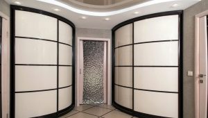  Armoire radiale dans le hall