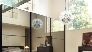  Armoire coulissante avec un miroir