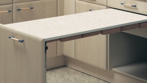  Table rétractable dans la cuisine