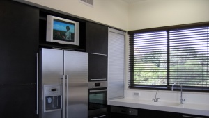  Puis-je mettre la télévision sur le frigo