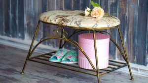  Banquet dans le couloir avec étagères pour chaussures