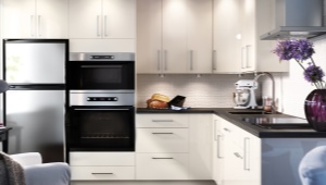  Coin cuisine design de 8 mètres carrés. mètres avec un réfrigérateur