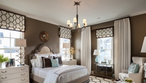  Short curtains to the window sill in the bedroom