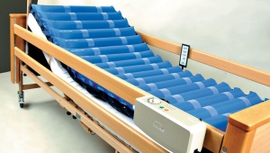 Matelas anti-escarres avec compresseur
