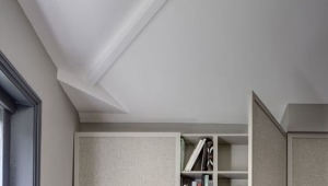  The wall in the bedroom