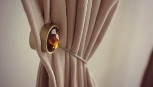 Magnets for curtains