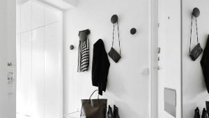  Hallways in a small corridor