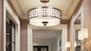  La combinaison de tuiles et de stratifié dans le couloir