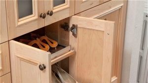 Narrow shoes in the hall