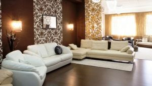  Wie klebt man Tapeten in die Ecken?