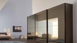  Schränke mit Spiegel