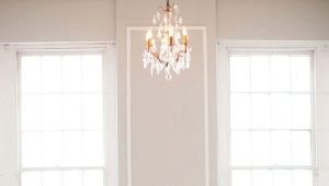  Chaises de styles variés