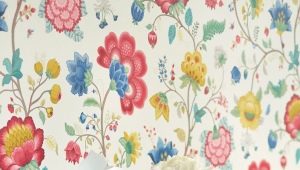  Tapete mit Blumen in einem modernen Innenraum