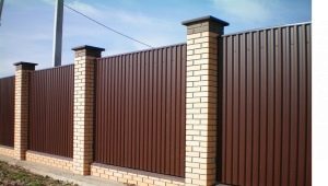  Construction of a fence from a professional flooring