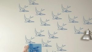  Schablonen für Wände zum Malen: originale Innenverkleidungsoptionen