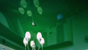  Plafonds tendus brillants: types et couleurs